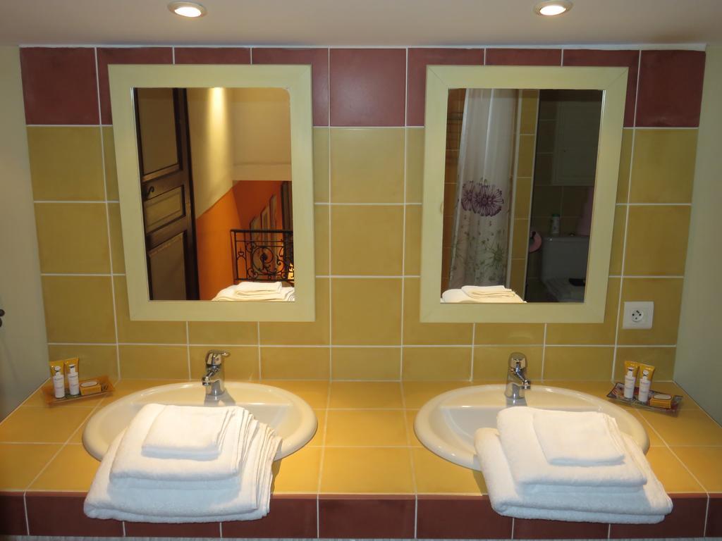 Le Clos Des Canebiers Bed & Breakfast Грас Стая снимка