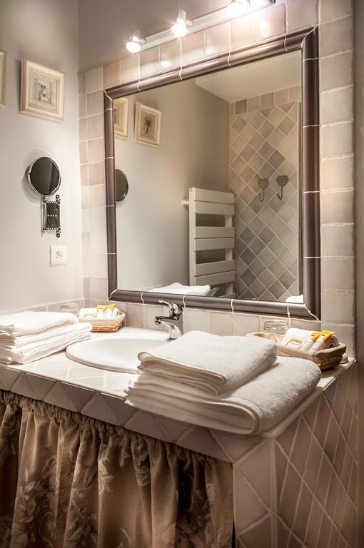 Le Clos Des Canebiers Bed & Breakfast Грас Стая снимка