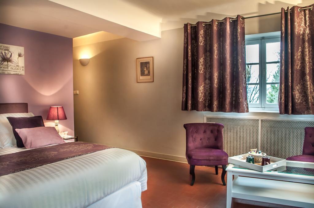 Le Clos Des Canebiers Bed & Breakfast Грас Стая снимка