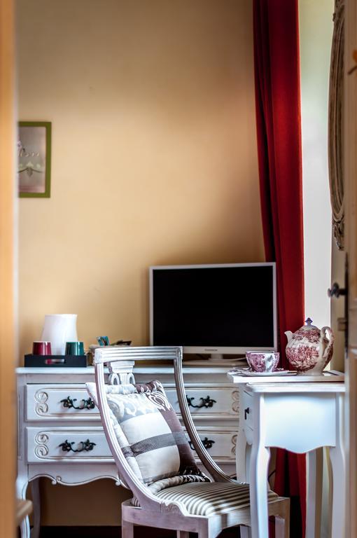 Le Clos Des Canebiers Bed & Breakfast Грас Стая снимка