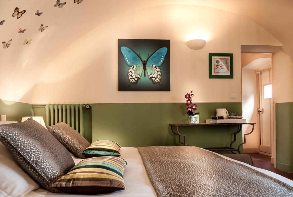 Le Clos Des Canebiers Bed & Breakfast Грас Стая снимка
