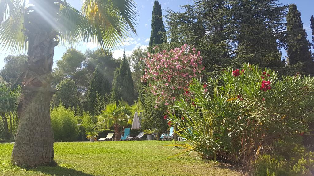 Le Clos Des Canebiers Bed & Breakfast Грас Екстериор снимка