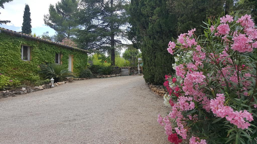 Le Clos Des Canebiers Bed & Breakfast Грас Екстериор снимка