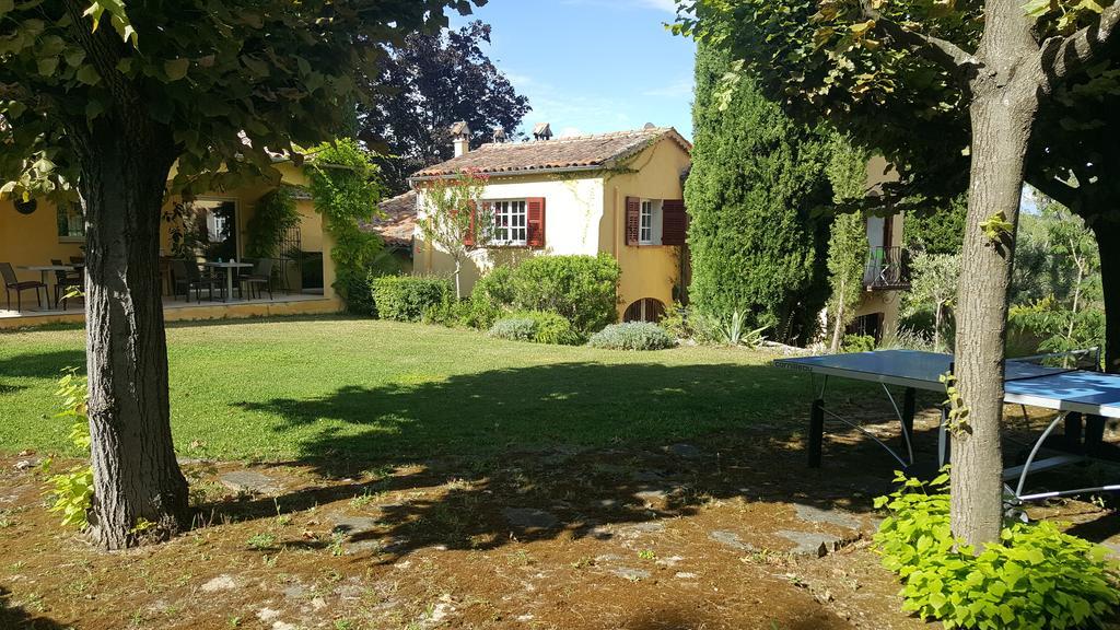 Le Clos Des Canebiers Bed & Breakfast Грас Екстериор снимка