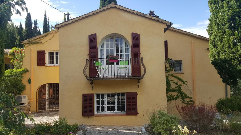 Le Clos Des Canebiers Bed & Breakfast Грас Екстериор снимка