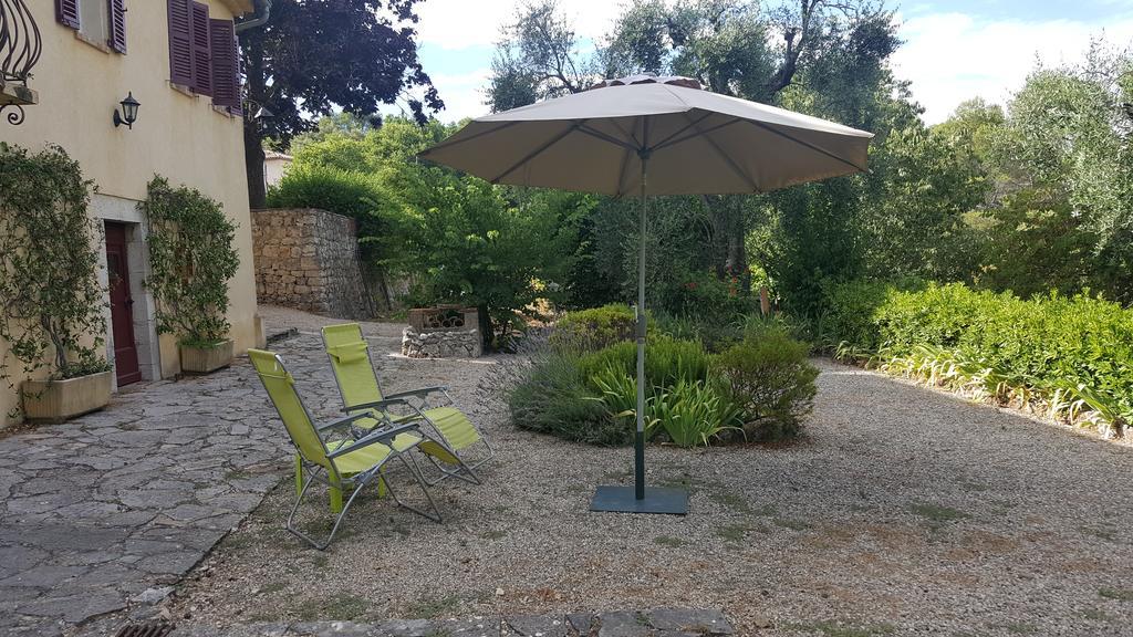 Le Clos Des Canebiers Bed & Breakfast Грас Екстериор снимка